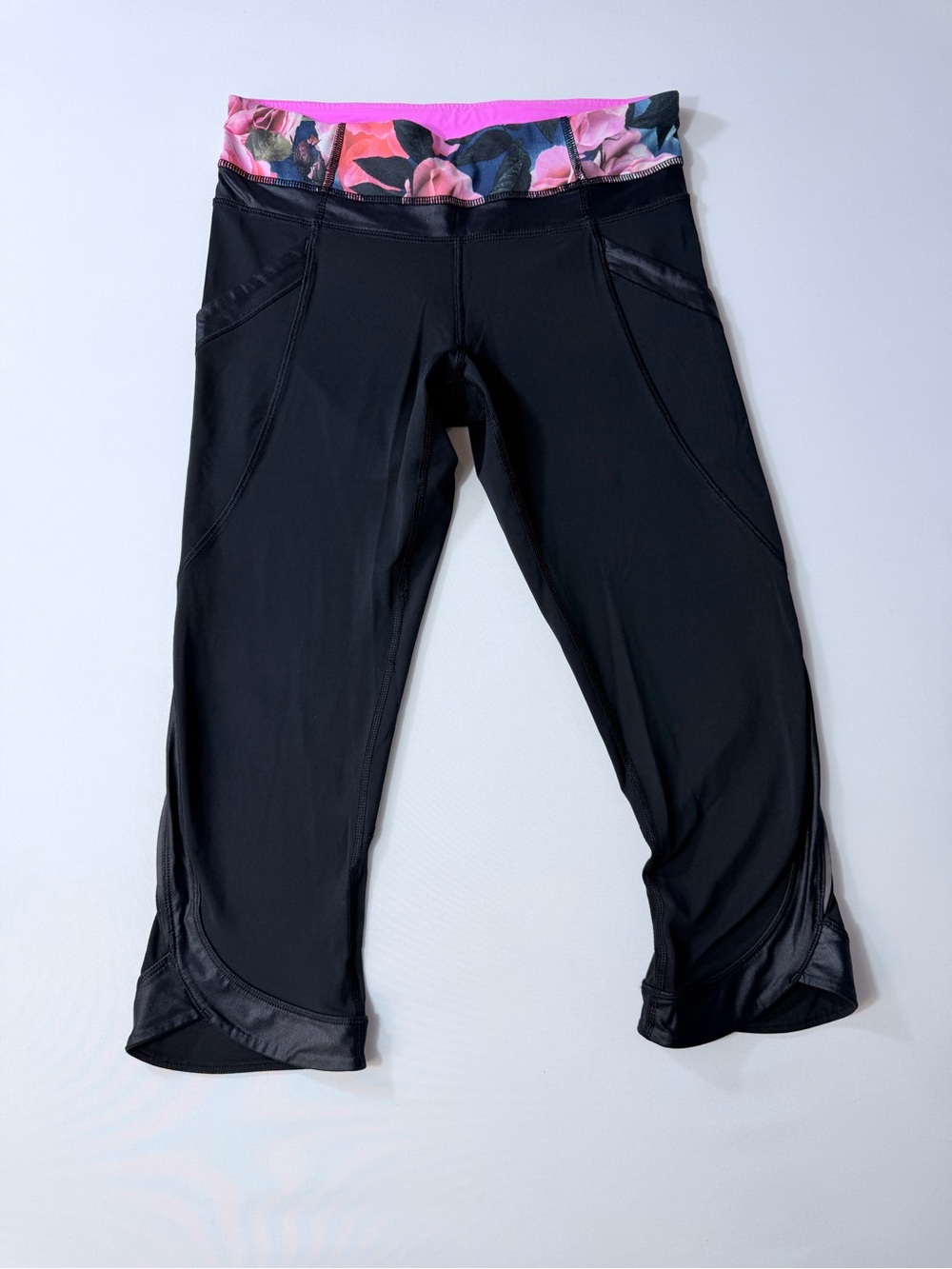 LULULEMON Chase Me Crop II Secret Garden Floral Women's Legging Size 6